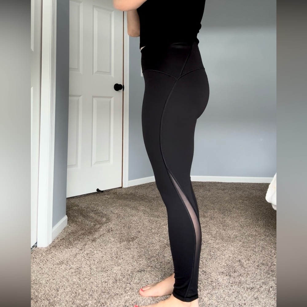 Lululemon high rise train times pant size 4 EUC